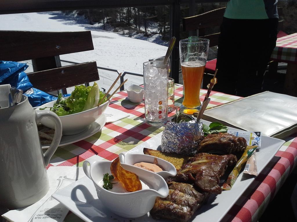 Pepis Ferienwohnungen Inklusive Sommercard Jerzens Bagian luar foto